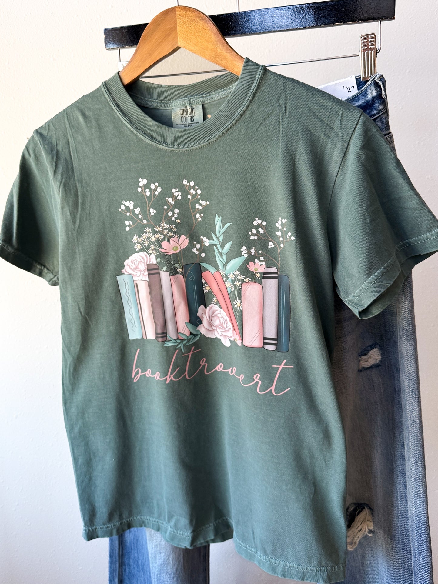 Booktrovert Comfort Colors Tee