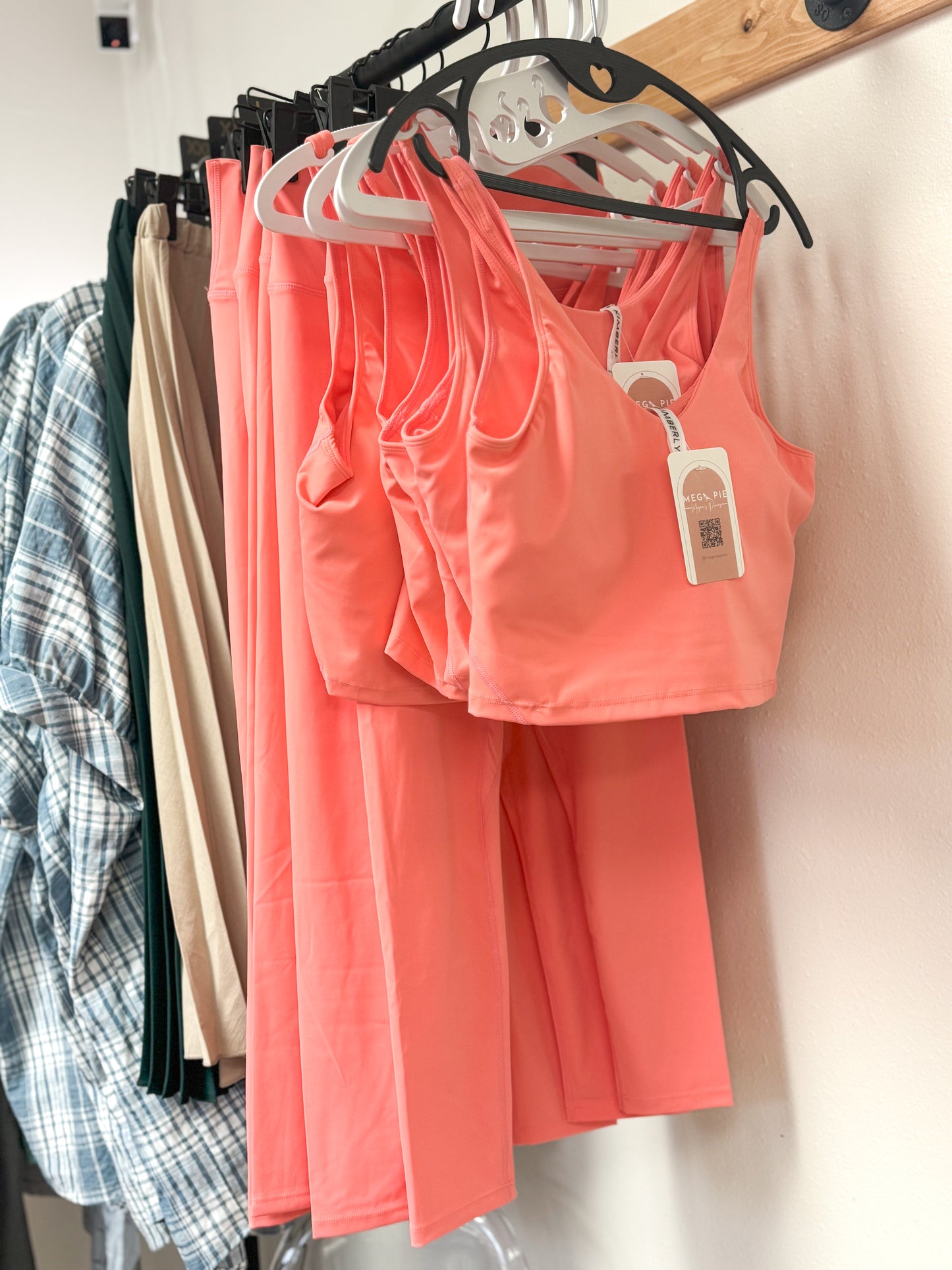 Aligned Performance Cropped Tank, Salmon