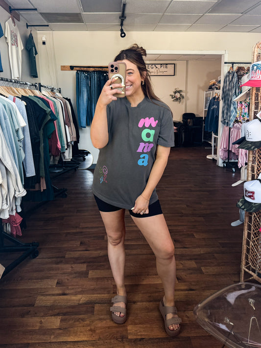 Retro Mama Sticker-style Graphic Comfort Colors Tee, Pepper