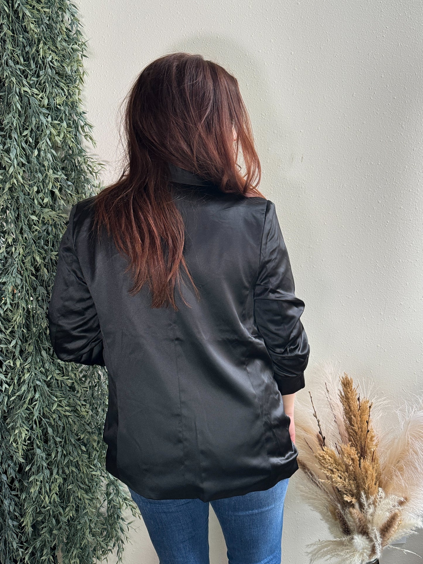 Clocking Out Satin Blazer | Black