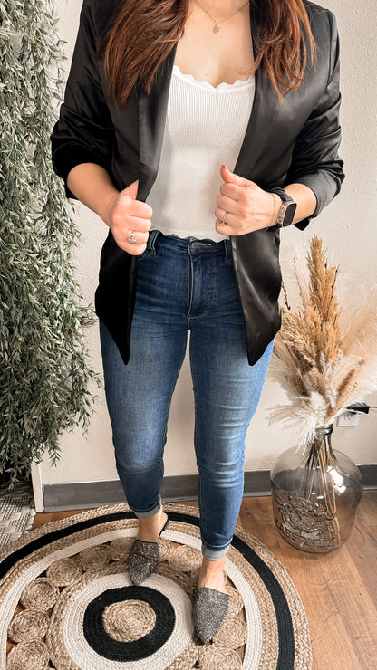 Clocking Out Satin Blazer | Black