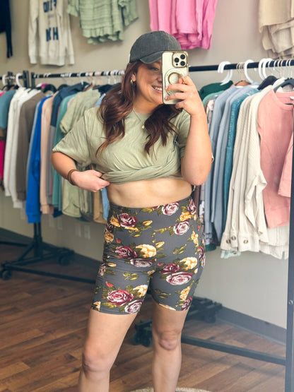 Floral Biker Shorts - POCKETS (S-CURVY)